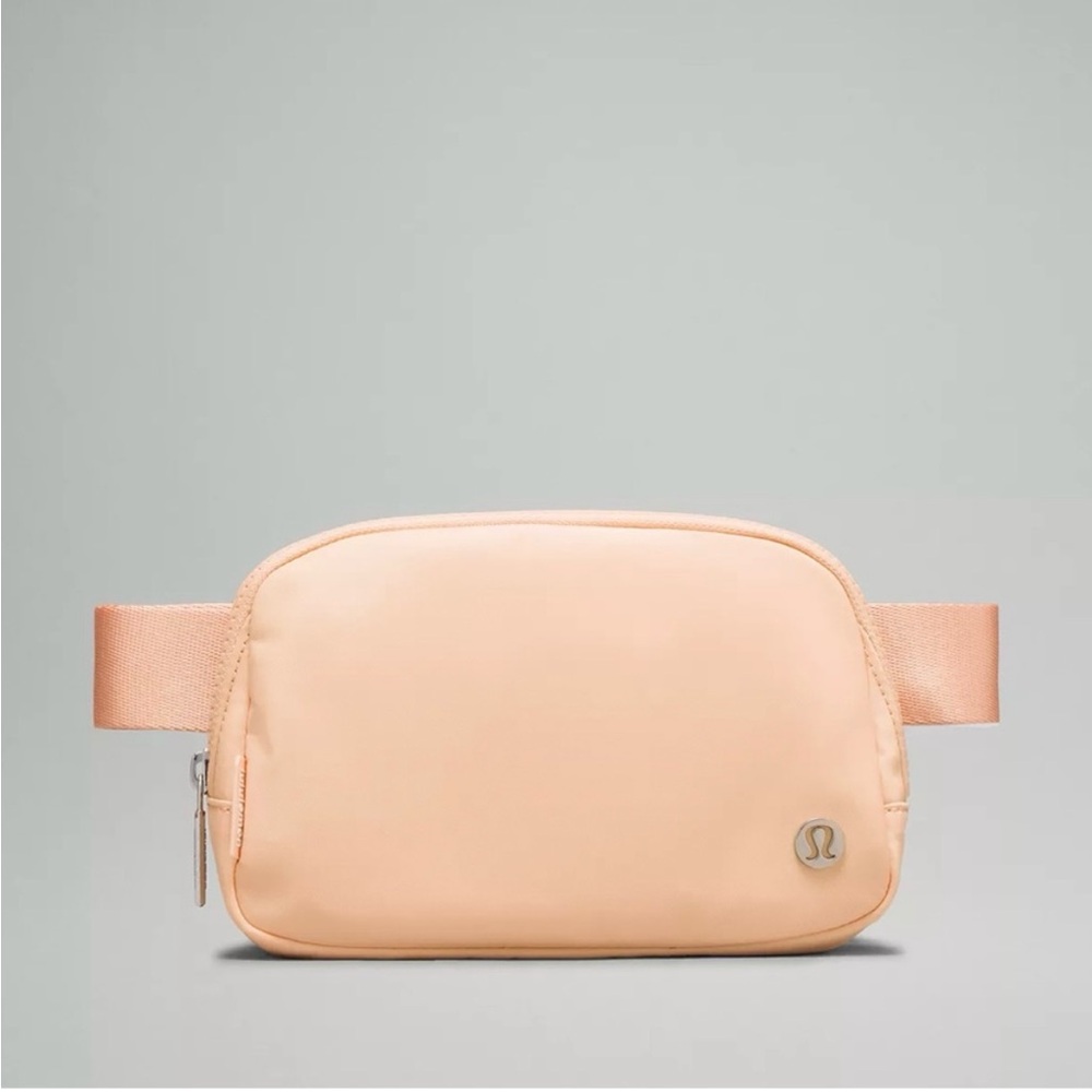 Lululemon Everywhere Belt Bag 1L